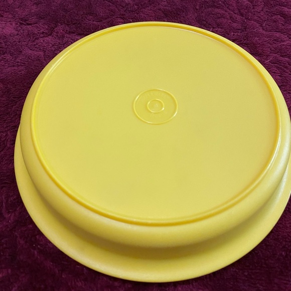 Two vintage Tupperware seal bowls
Yellow and Green - Picture 9 of 9